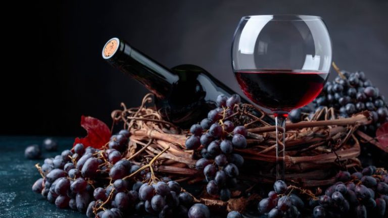 Sirtfood Diät + Rotwein = der ultimative Weg zu einem gesunden Lebensstil